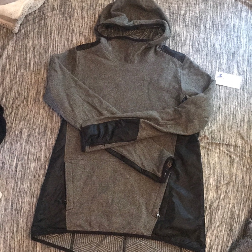 Under Armour cold gear hoodie with pockets
